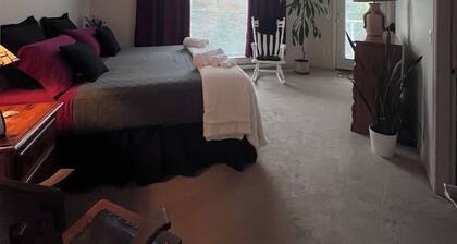 Quiet Beach front Condo - Beautiful views - Family or Couple orientated