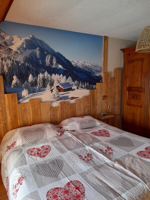 2 bedrooms, iron/ironing board