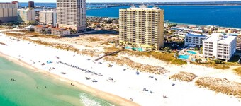 Stunning beachfront 2/2 condo - Breathtaking views / Private pools!
