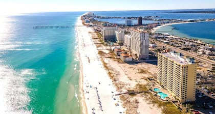 Stunning beachfront 2/2 condo - Breathtaking views / Private pools!