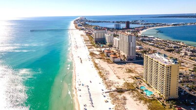 Stunning beachfront 2/2 condo - Breathtaking views / Private pools!