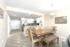Dining - Stunning beachfront 2/2 condo - Breathtaking views / Private pools! (Pensacola Beach)