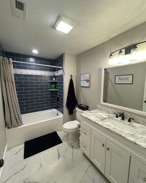 Combined shower/tub