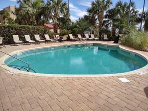 屋外プール、温水プール