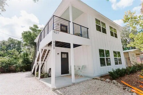 Grnd Floor Retreat near Anna Maria Beaches.Beach days-Easy parking-Room to relax
