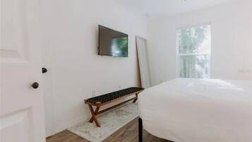 2 bedrooms, travel crib, free WiFi, bed sheets