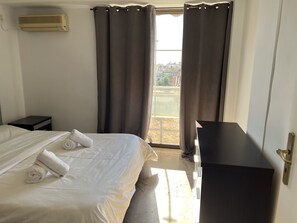 2 bedrooms, iron/ironing board, WiFi, bed sheets