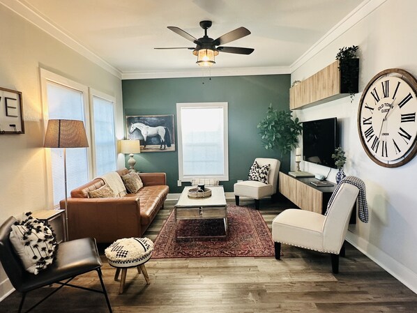 Een smart-tv en een stereo