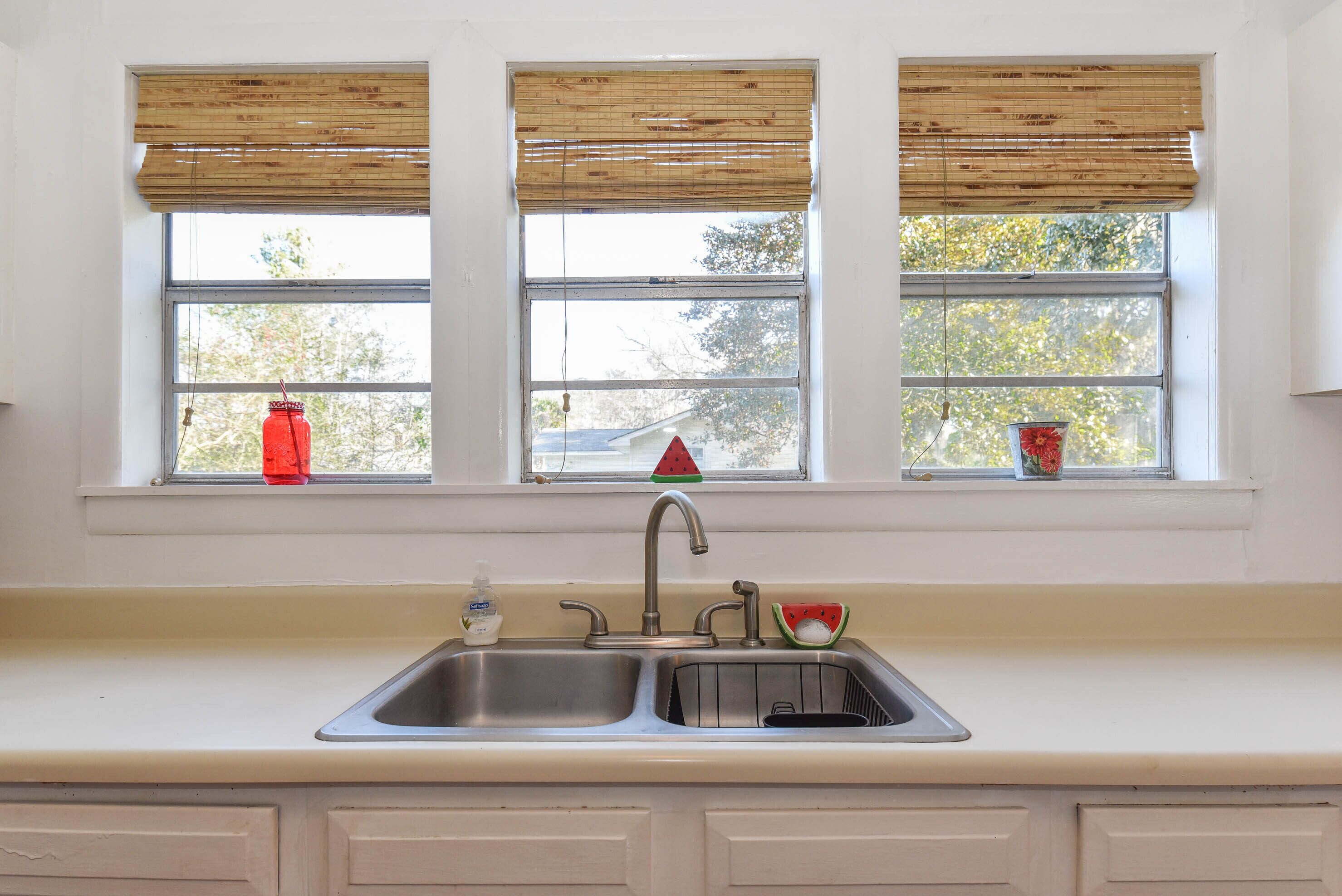 Classic House | Private kitchen | Full-size fridge, microwave, oven, stovetop