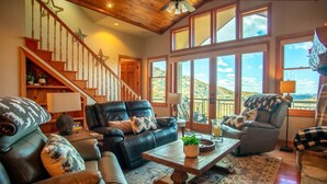 Living area - Spring Rock Retreat- Private Club Access (Yancey County)