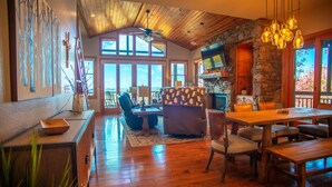 Living area - Spring Rock Retreat- Private Club Access (Yancey County)
