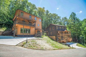 Exterior - Righty is 1 of 2 5BR/6BA private pool, game room, theater (Sevierville)