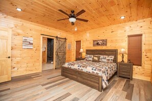 5 bedrooms, iron/ironing board, WiFi, bed sheets - Righty is 1 of 2 5BR/6BA private pool, game room, theater (Sevierville)