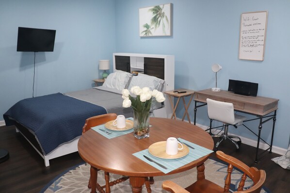 1 bedroom, desk, free WiFi, bed sheets