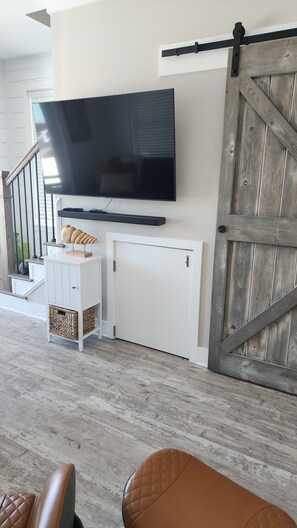 Unclassified image, 4 of 21, button