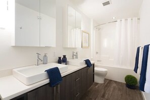 Combined shower/bathtub