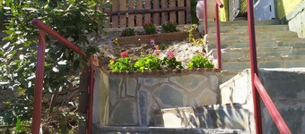 Sminos Farm House E4 Path