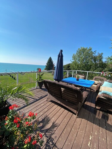 Waterfront cottage LakeHuron Hotub/pets/outshower private beach 2-18 people