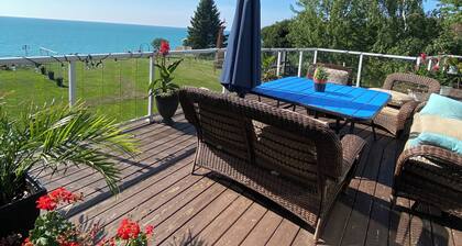 Waterfront cottage LakeHuron Hotub/pets/outshower private beach 2-18 people