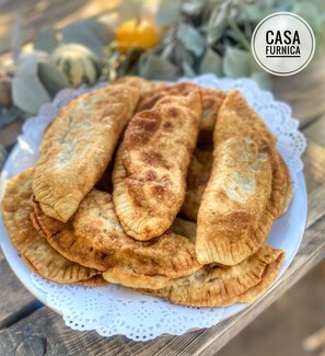 Food and drink - Conectare cu natura, aproape de padure (Sat Furnica, Com. Dumbraveni)