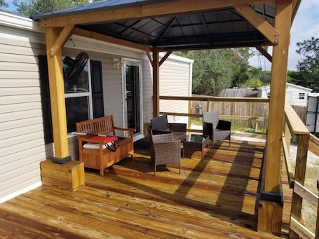 Terrace/patio. Fish from own dock or in Palatka, Visit Ocala National Forest, FU Gators 30+ min