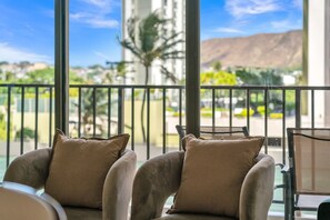 Property grounds - Deluxe Waikiki Condo Pool View FREE Parking & Wi-Fi by Koko Resort Vacation Rentals (Honolulu)