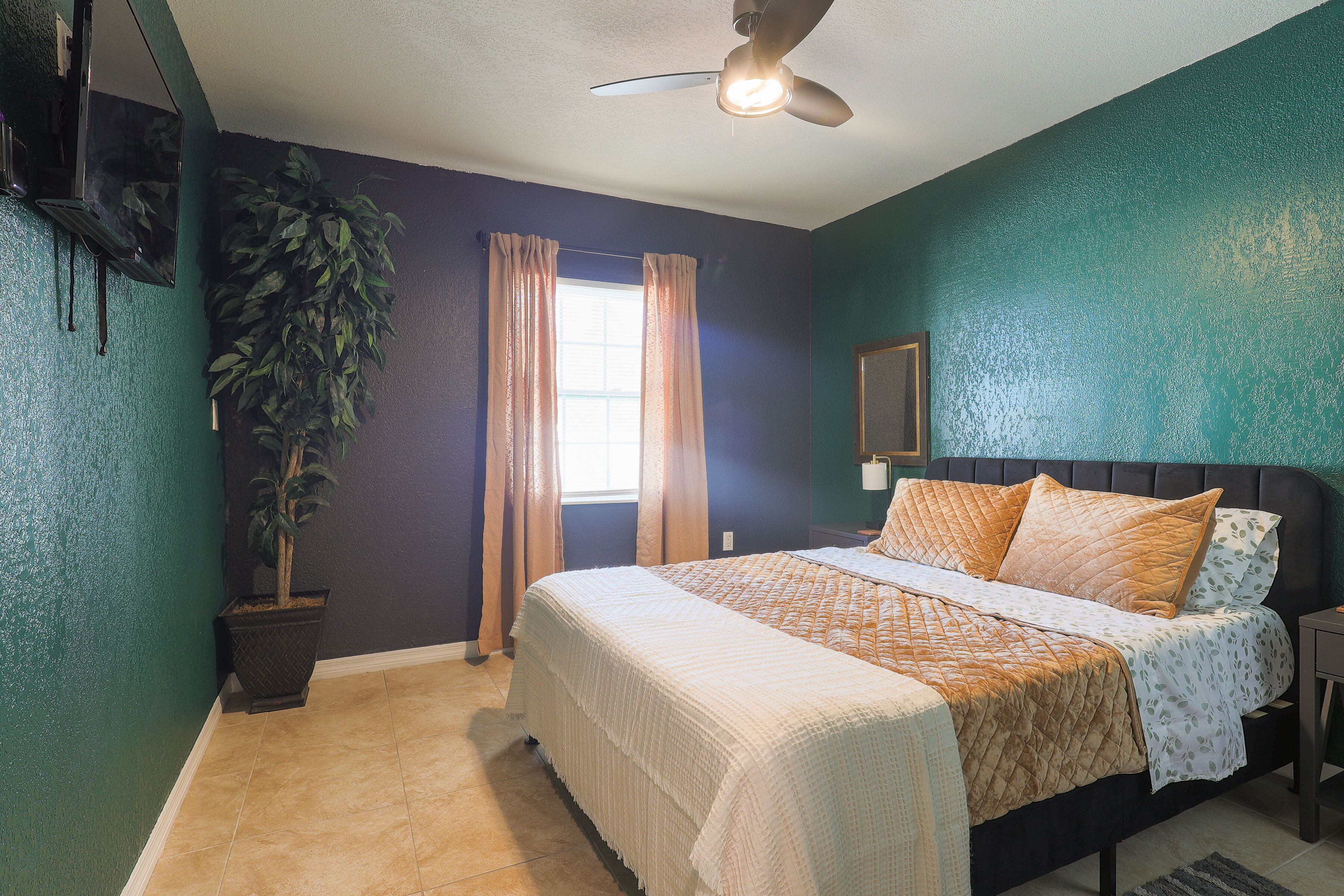 Business Apartment Unit 3 | 2 bedrooms, individually decorated, individually furnished, desk