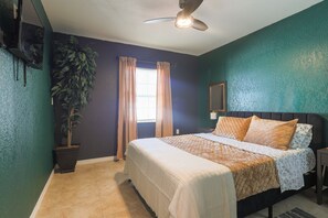 Business Apartment Unit 3 | 2 bedrooms, individually decorated, individually furnished, desk