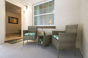 Business Apartment Unit 6 | 2 habitaciones, decoración personalizada y muebles diferentes