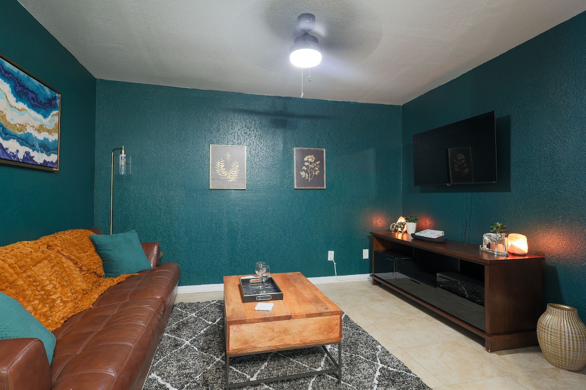 Business Apartment Unit 3 | 2 habitaciones, escritorio y espacio para trabajar con laptop