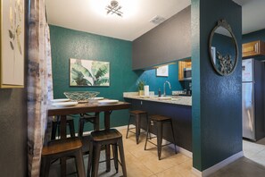 Business Apartment Unit 3 | Eget kök | Espressobryggare, kaffe- och tebryggare och vattenkokare