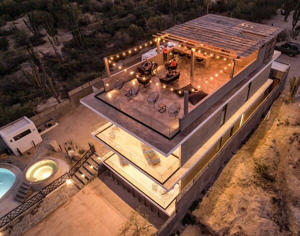 Unclassified image, 1 of 24, button