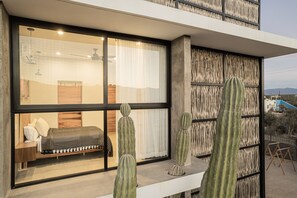 Unclassified image, 4 of 24, button