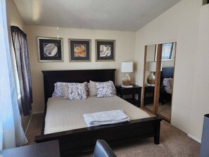 1 bedroom, desk, iron/ironing board, free WiFi