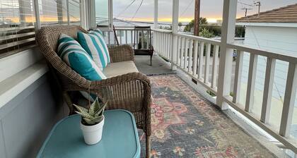Ocean View 2 Bedroom 1 Bath Sunny clean Apartment