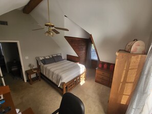 4 bedrooms, desk, iron/ironing board, free WiFi