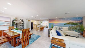 Smart TV, offices, computer monitors - NEW! The Dunes-Private Heated Pool, Hot Tub, Private backyard-5mi to beach (Sarasota)