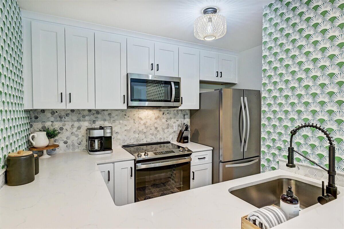 Refrigerador, microondas, horno y parrilla de estufa 