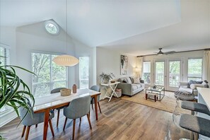 Smart TV - Stylish Uptown condo in Historic 4th Ward! (Charlotte)