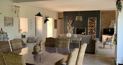 Quercynnoise de charme 6 personnes avec SPA privé sur terrain de 6000 m2