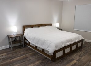 4 makuuhuonetta, työpöytä, vauvan matkasänky, Wi-Fi