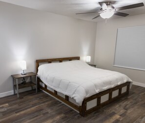 4 Schlafzimmer, Schreibtisch, Reisekinderbett, WLAN