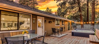 House + Bonus Room, HOT TUB, Huge Yard, Dogs OK