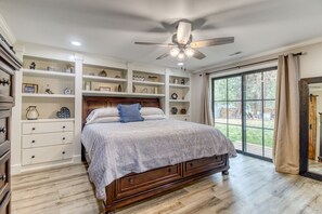 4 bedrooms, iron/ironing board, free WiFi, bed sheets - House + Bonus Room, HOT TUB, Huge Yard, Dogs OK (Sisters)