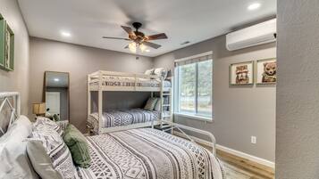 4 bedrooms, iron/ironing board, free WiFi, bed sheets