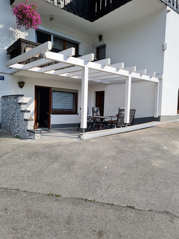 تناول الطعام بالخارج