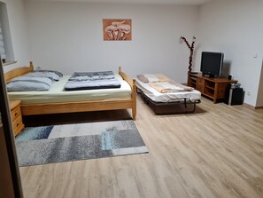 1 Schlafzimmer, Bügeleisen/Bügelbrett, Reisekinderbett, kostenloses WLAN