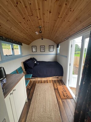 1 dormitorio y ropa de cama