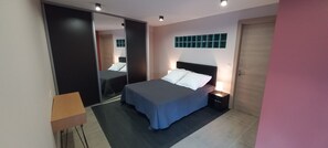 2 chambres, bureau, fer et planche à repasser, Wi-Fi gratuit