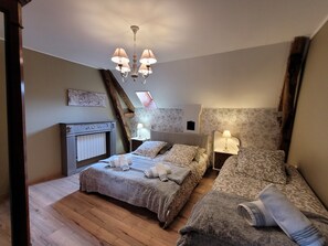 3 bedrooms, in-room safe, travel cot, free WiFi